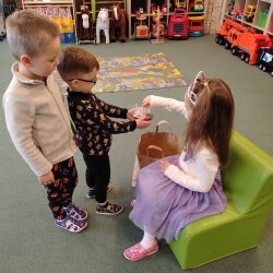 ee2f3364-4982-477c-8abf-46827a698552